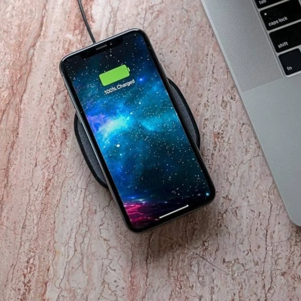 mophie 15W Universal Wireless Charge Pad, Qi-Compatible Charger NEW 0122